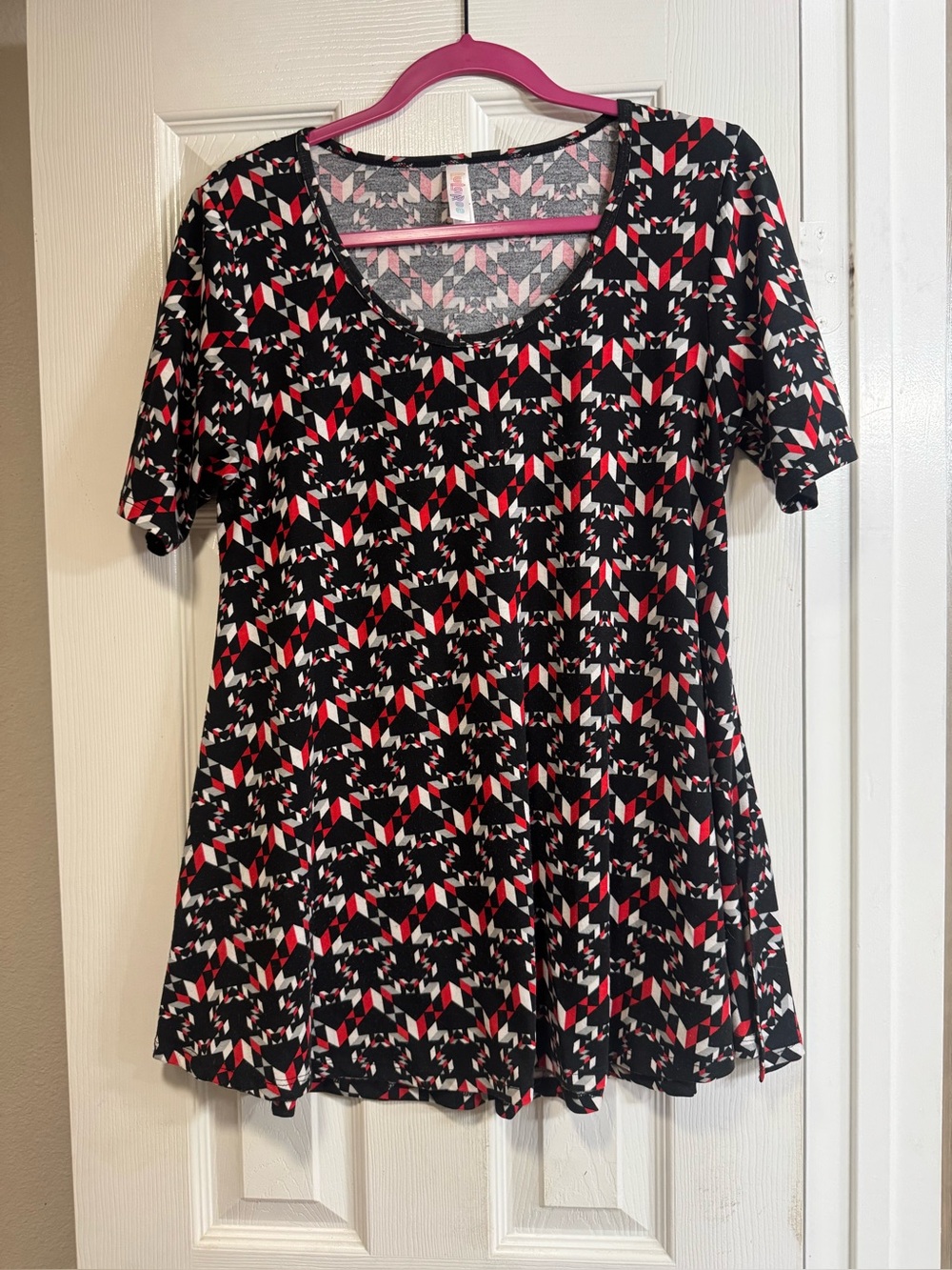 LuLaRoe Perfect Tee. Black w/red & white pattern. High low hem. Side slits. GUC